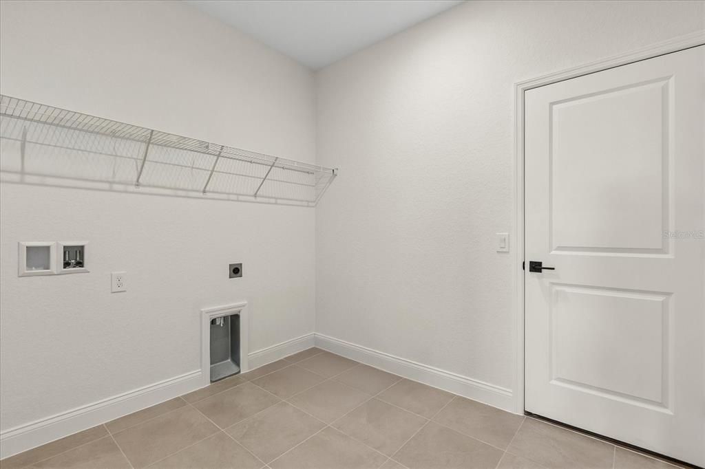 For Sale: $349,900 (4 beds, 2 baths, 1913 Square Feet)