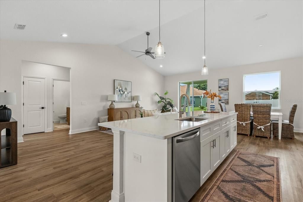 For Sale: $349,900 (4 beds, 2 baths, 1913 Square Feet)