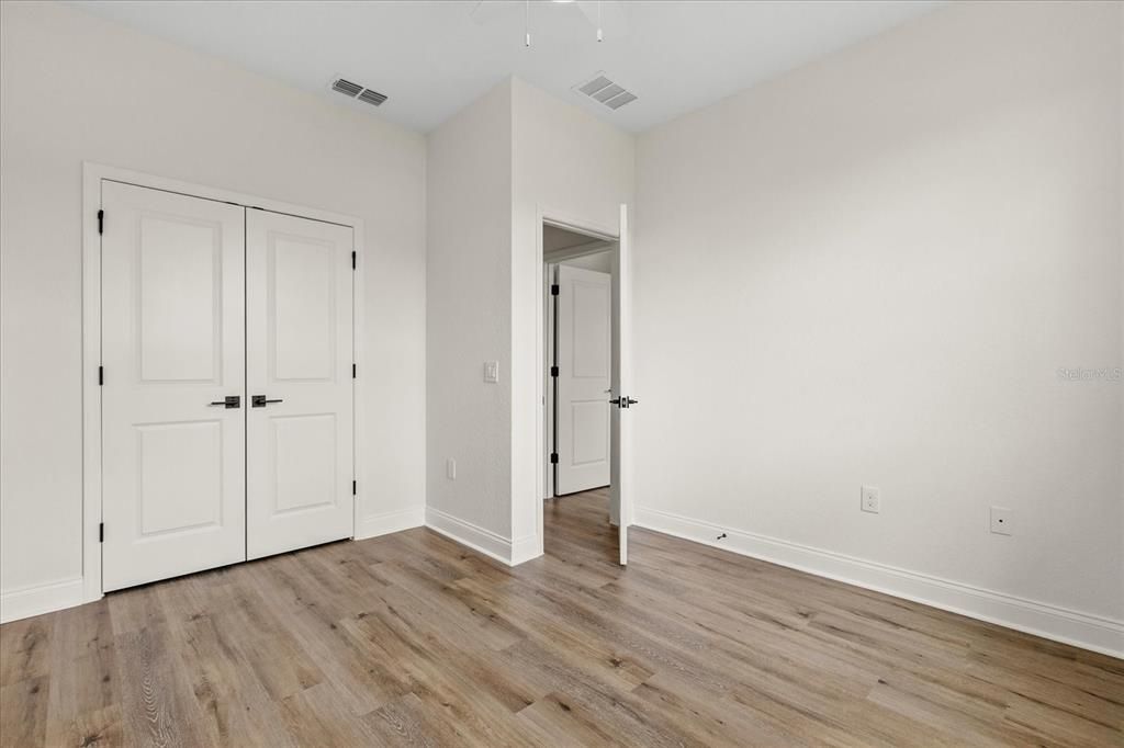 For Sale: $349,900 (4 beds, 2 baths, 1913 Square Feet)