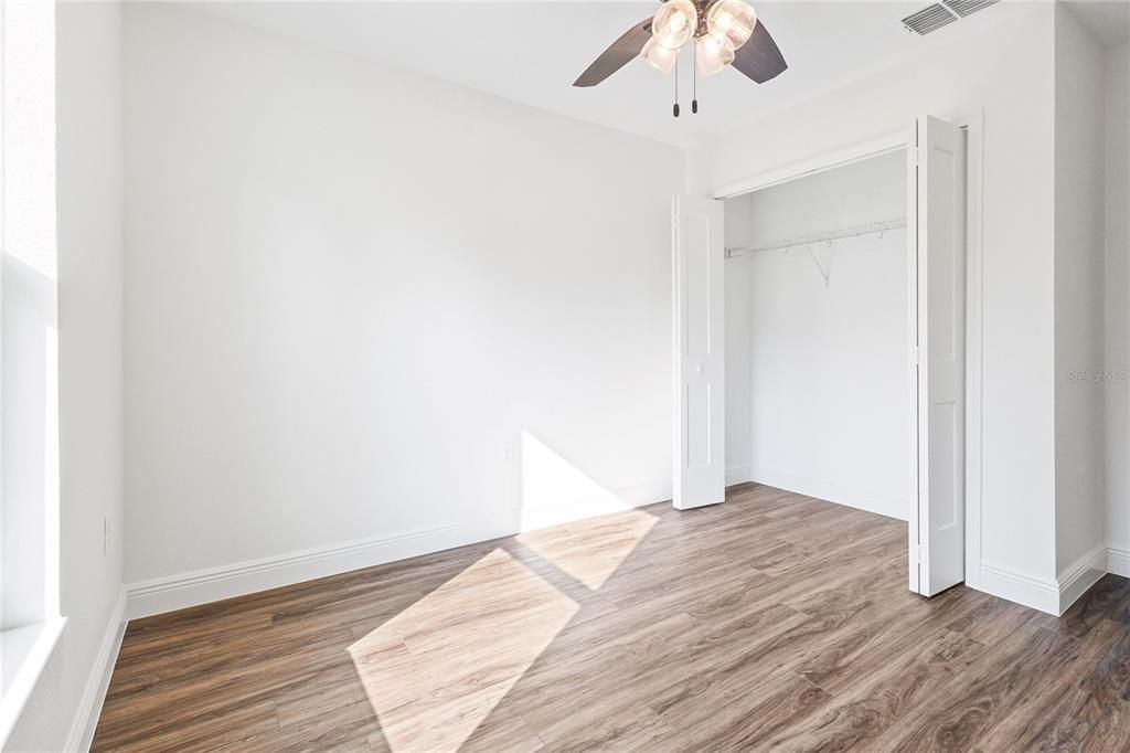 На продажу: $279,999 (3 спален, 2 ванн, 1169 Квадратных фут)