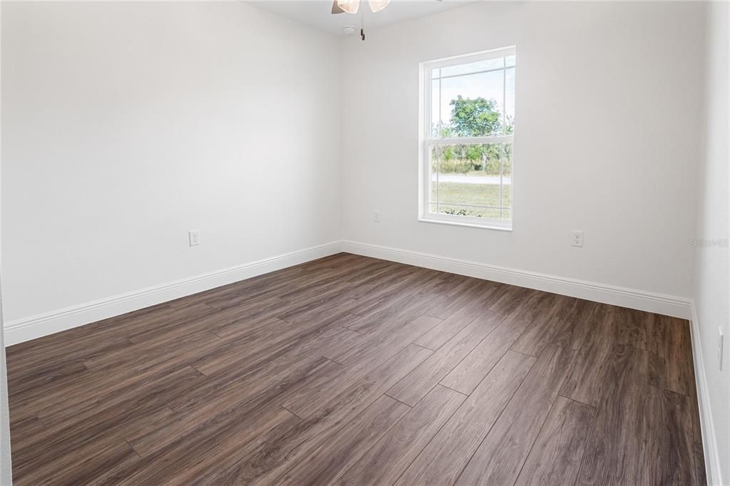 На продажу: $279,999 (3 спален, 2 ванн, 1169 Квадратных фут)