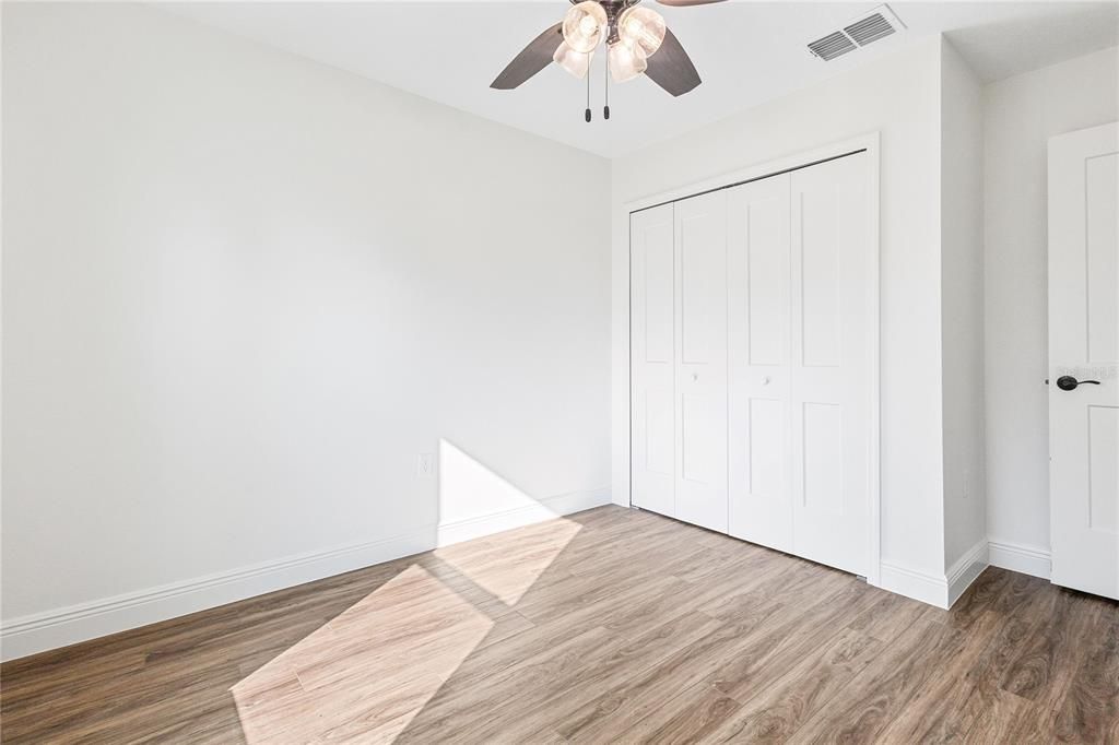 На продажу: $279,999 (3 спален, 2 ванн, 1169 Квадратных фут)