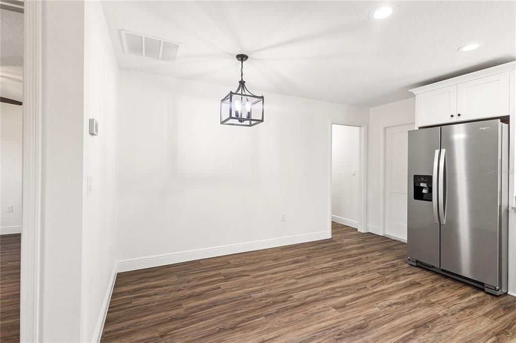 На продажу: $279,999 (3 спален, 2 ванн, 1169 Квадратных фут)