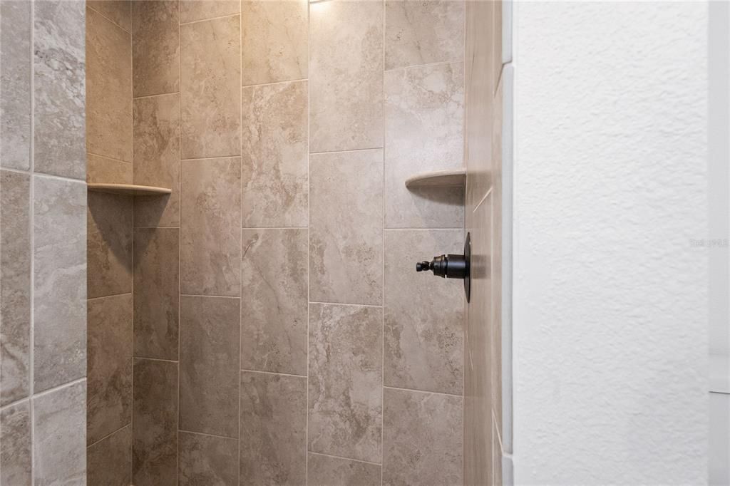 На продажу: $279,999 (3 спален, 2 ванн, 1169 Квадратных фут)