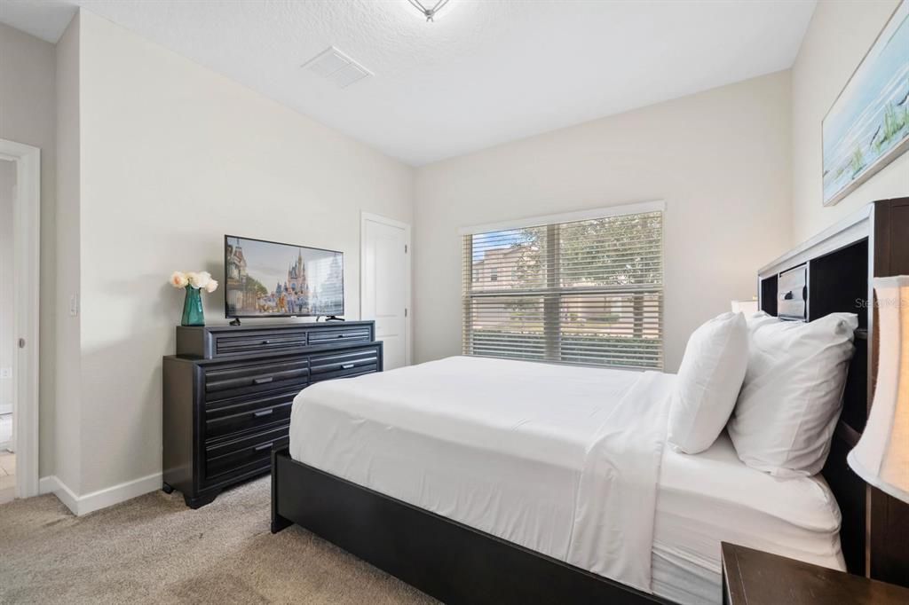 出租: $3,000 (4 贝兹, 3 浴室, 1914 平方英尺)