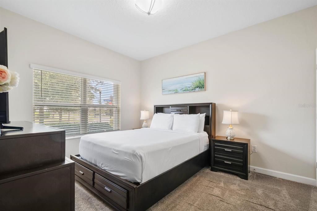 出租: $3,000 (4 贝兹, 3 浴室, 1914 平方英尺)