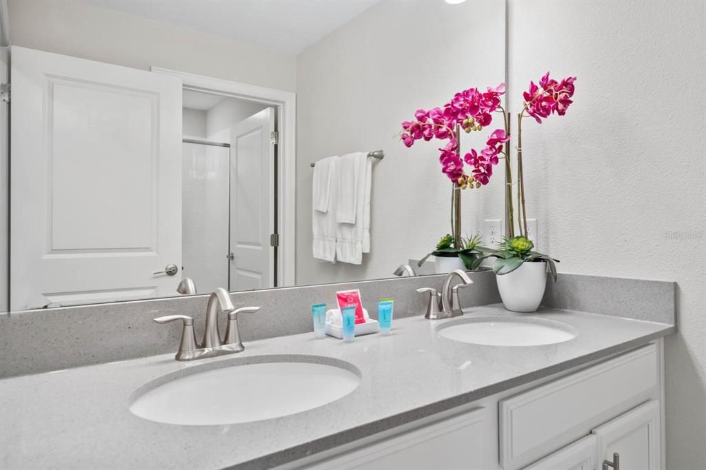 出租: $3,000 (4 贝兹, 3 浴室, 1914 平方英尺)