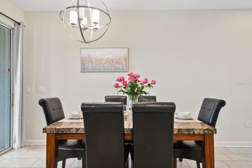 出租: $3,000 (4 贝兹, 3 浴室, 1914 平方英尺)