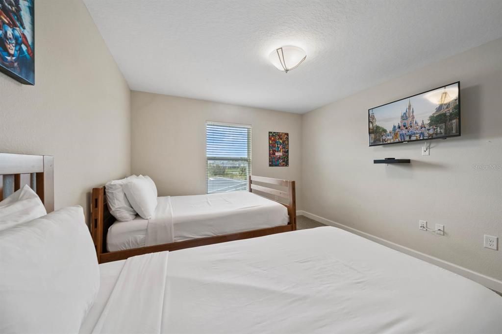 出租: $3,000 (4 贝兹, 3 浴室, 1914 平方英尺)