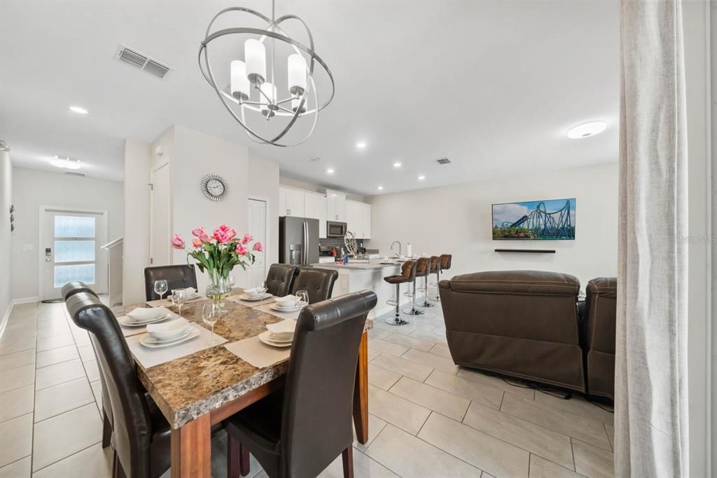 出租: $3,000 (4 贝兹, 3 浴室, 1914 平方英尺)