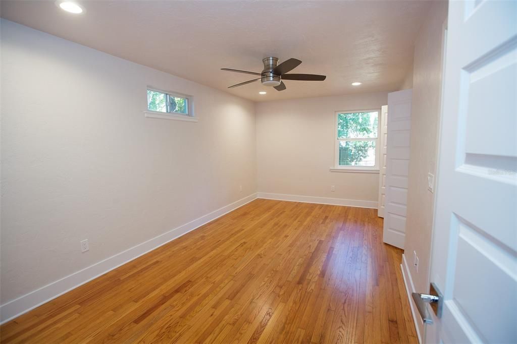 Под контрактом: $525,000 (3 спален, 2 ванн, 2024 Квадратных фут)