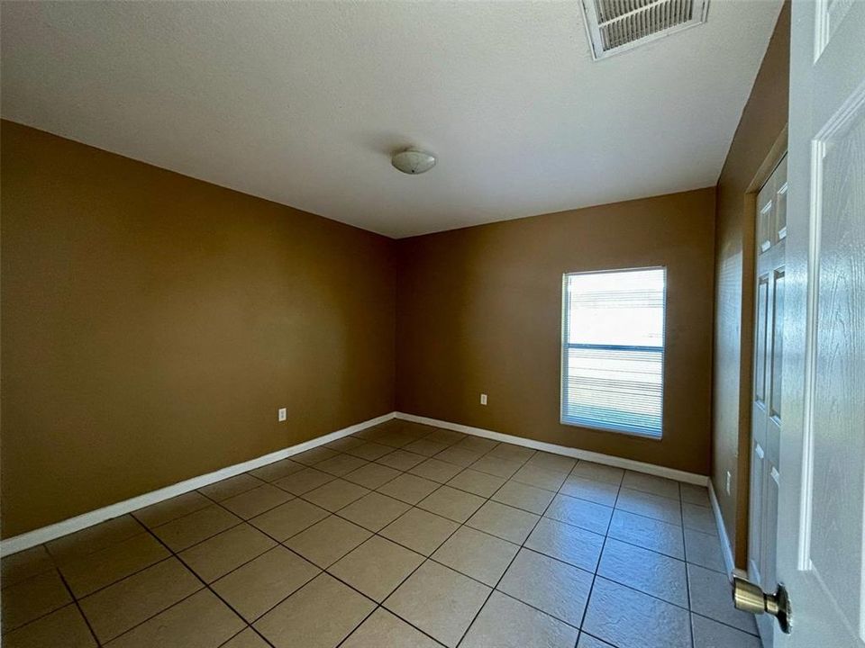 出租: $1,200 (2 贝兹, 1 浴室, 1820 平方英尺)