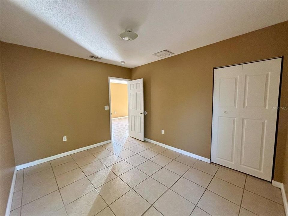 出租: $1,200 (2 贝兹, 1 浴室, 1820 平方英尺)