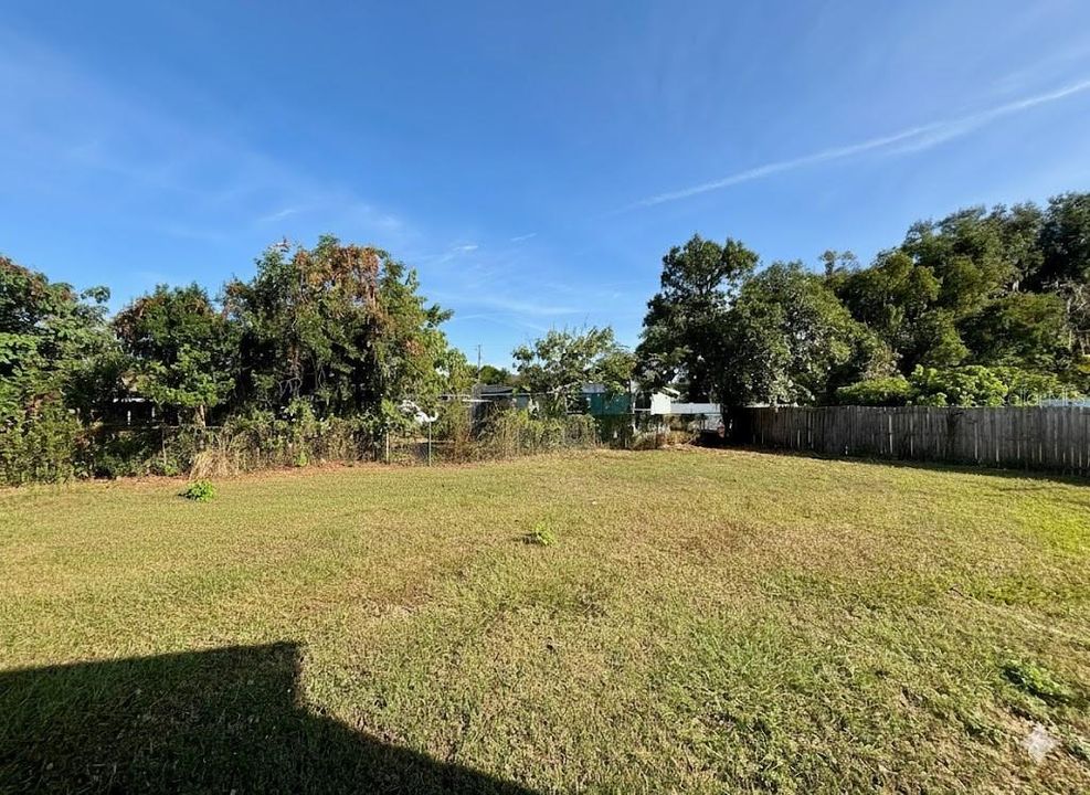 出租: $1,200 (2 贝兹, 1 浴室, 1820 平方英尺)