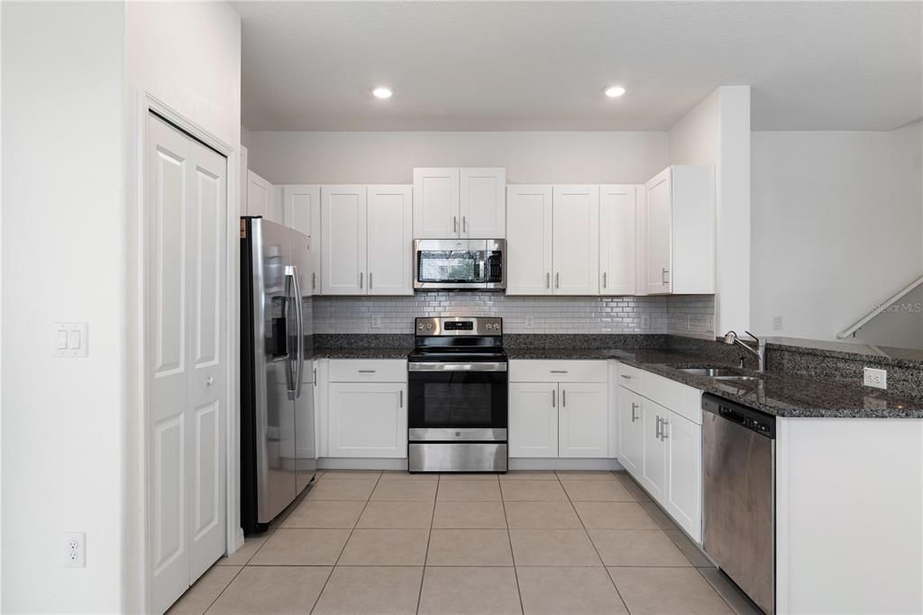 待售: $279,990 (2 贝兹, 2 浴室, 1541 平方英尺)