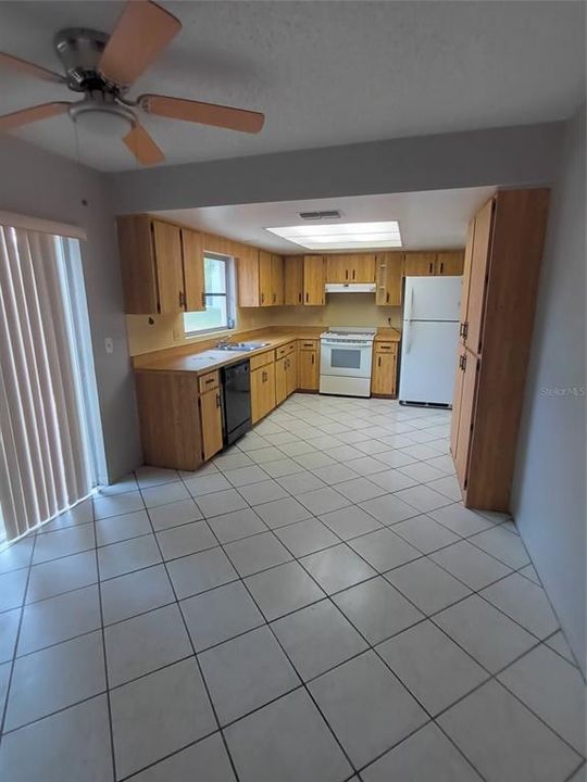For Rent: $1,400 (2 beds, 2 baths, 1249 Square Feet)