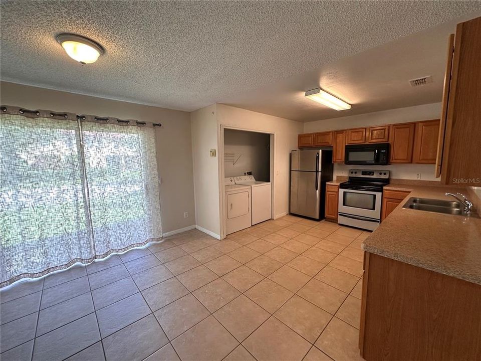 For Rent: $2,100 (3 beds, 2 baths, 1485 Square Feet)