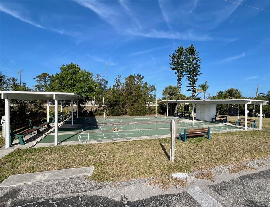 На продажу: $99,900 (2 спален, 2 ванн, 1052 Квадратных фут)