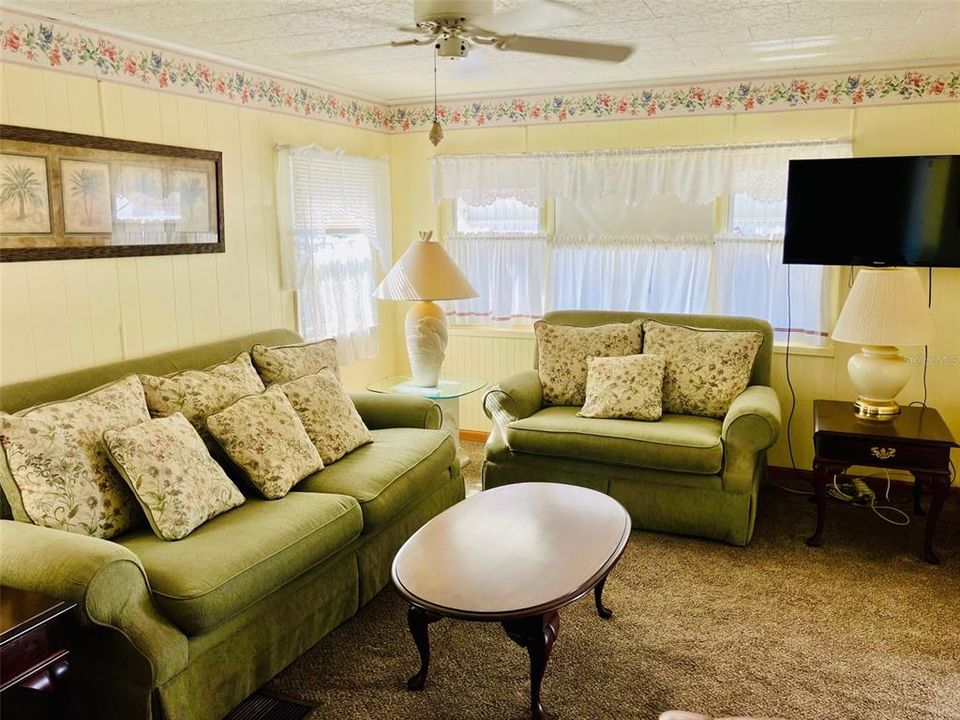 На продажу: $99,900 (2 спален, 2 ванн, 1052 Квадратных фут)