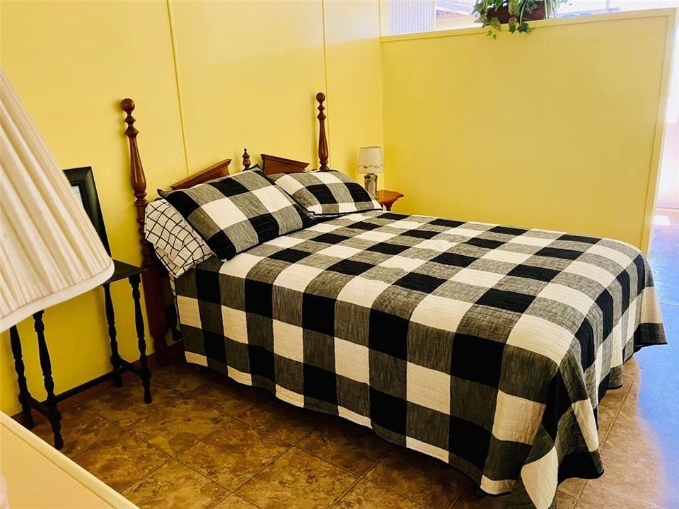 На продажу: $99,900 (2 спален, 2 ванн, 1052 Квадратных фут)