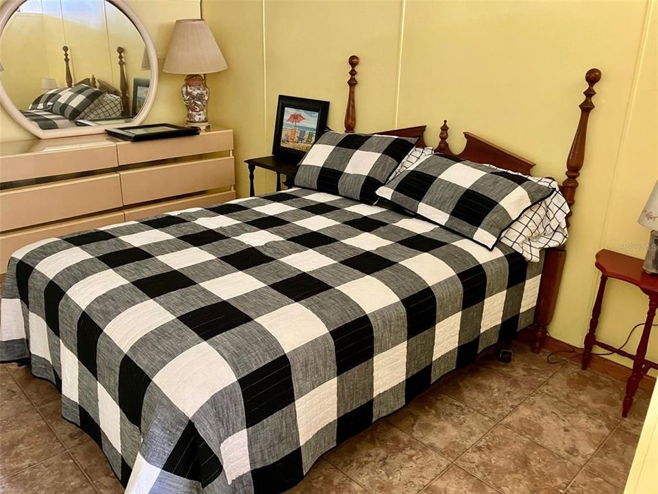 На продажу: $99,900 (2 спален, 2 ванн, 1052 Квадратных фут)