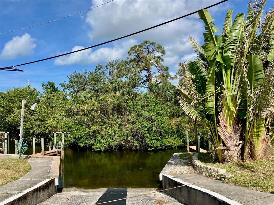 На продажу: $99,900 (2 спален, 2 ванн, 1052 Квадратных фут)