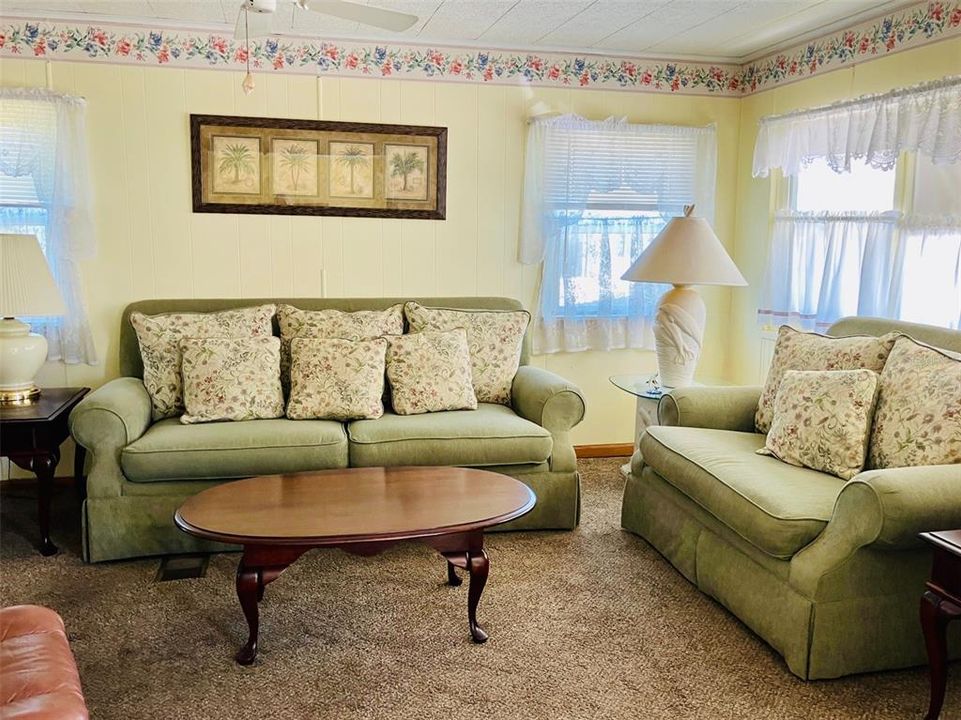 На продажу: $99,900 (2 спален, 2 ванн, 1052 Квадратных фут)