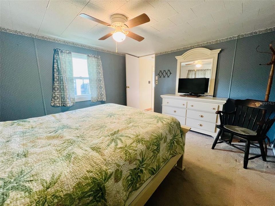 На продажу: $99,900 (2 спален, 2 ванн, 1052 Квадратных фут)