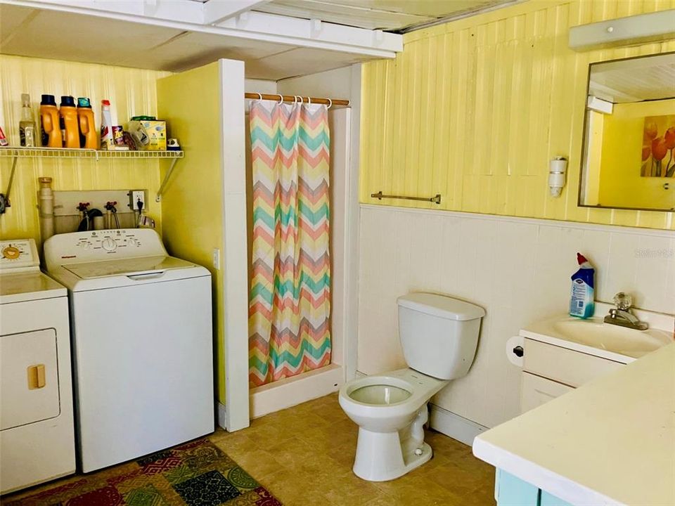 На продажу: $99,900 (2 спален, 2 ванн, 1052 Квадратных фут)