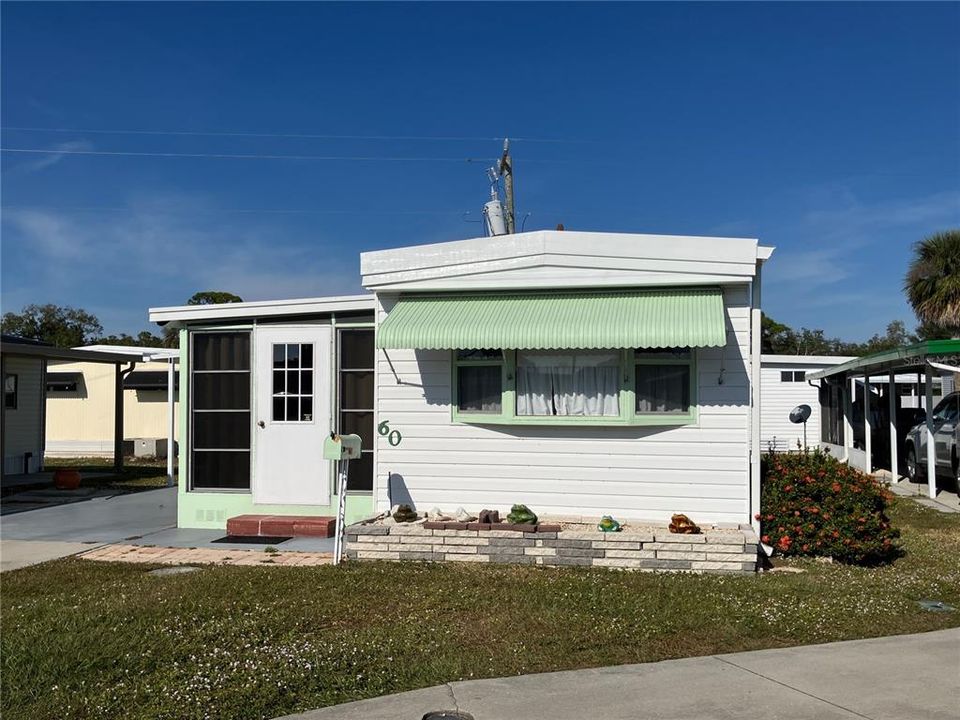 На продажу: $99,900 (2 спален, 2 ванн, 1052 Квадратных фут)