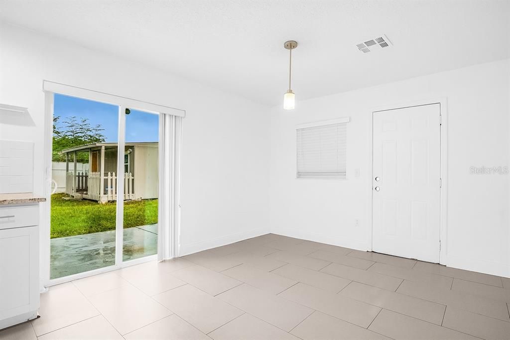 For Sale: $335,000 (3 beds, 1 baths, 1025 Square Feet)