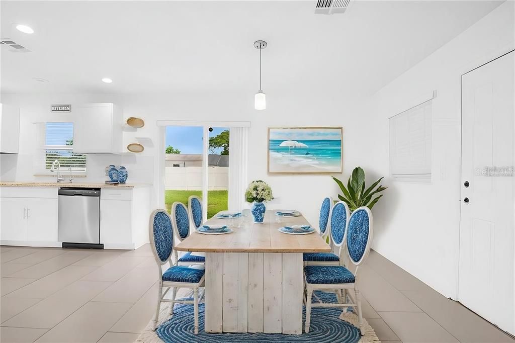 For Sale: $335,000 (3 beds, 1 baths, 1025 Square Feet)