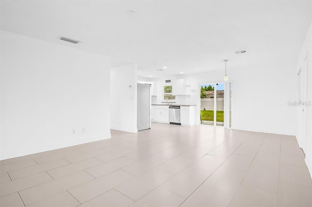 For Sale: $335,000 (3 beds, 1 baths, 1025 Square Feet)