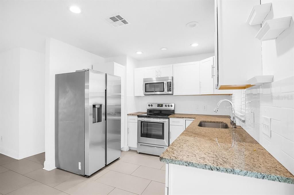 For Sale: $335,000 (3 beds, 1 baths, 1025 Square Feet)