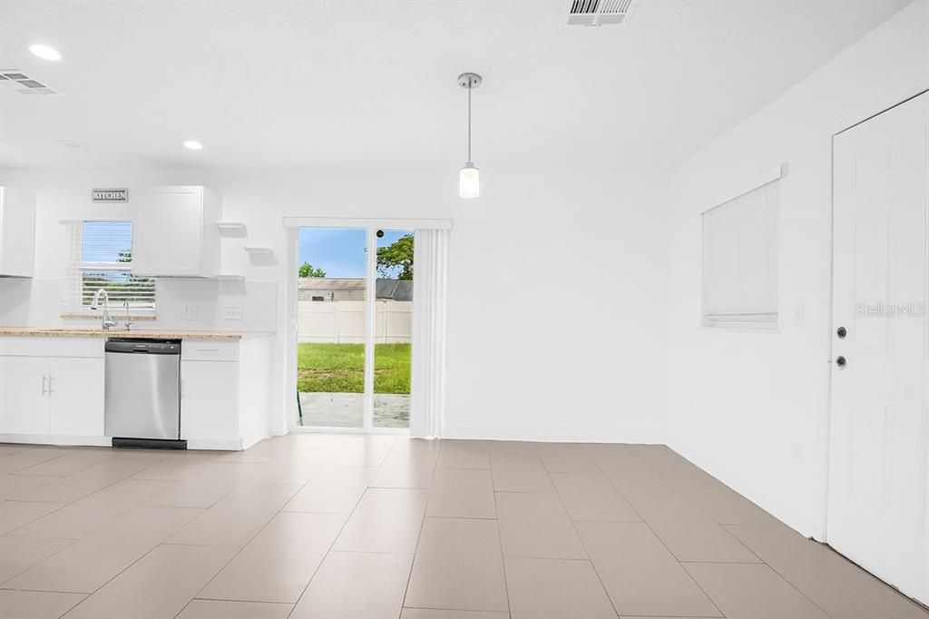 For Sale: $335,000 (3 beds, 1 baths, 1025 Square Feet)