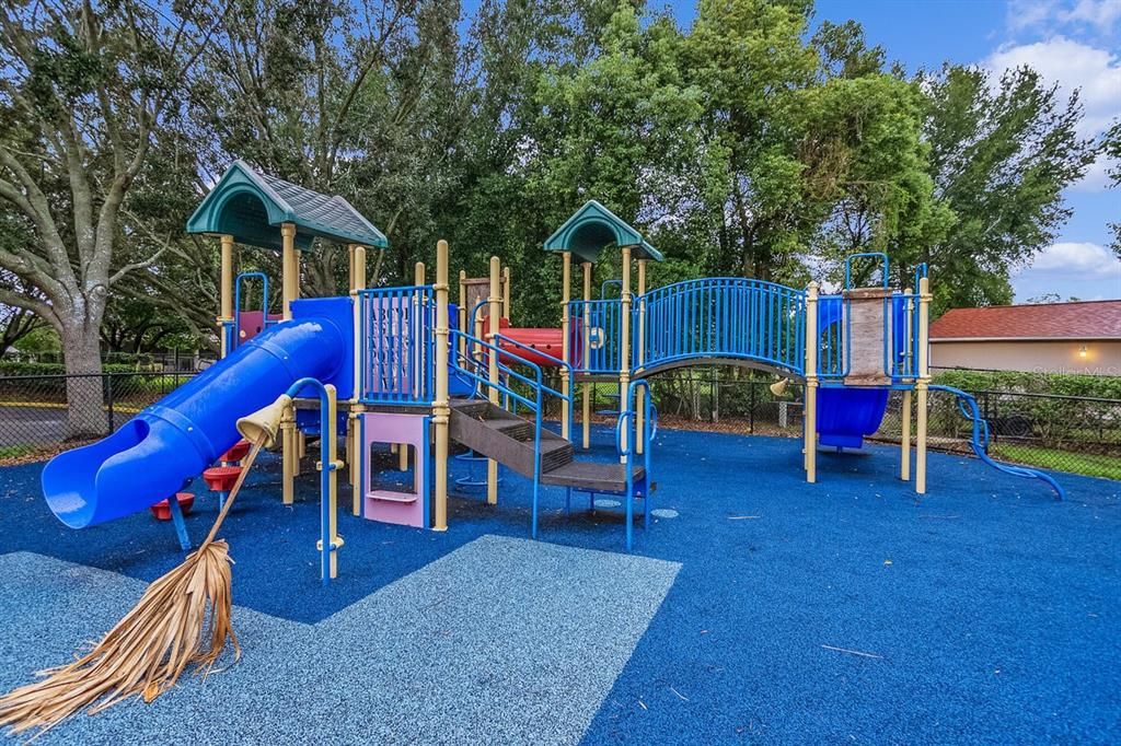 For Sale: $335,000 (3 beds, 1 baths, 1025 Square Feet)