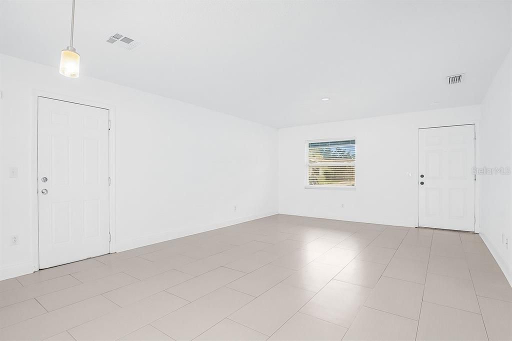 For Sale: $335,000 (3 beds, 1 baths, 1025 Square Feet)