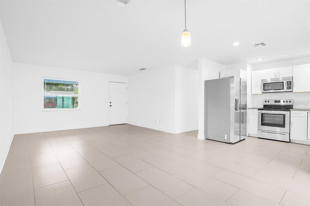 For Sale: $335,000 (3 beds, 1 baths, 1025 Square Feet)