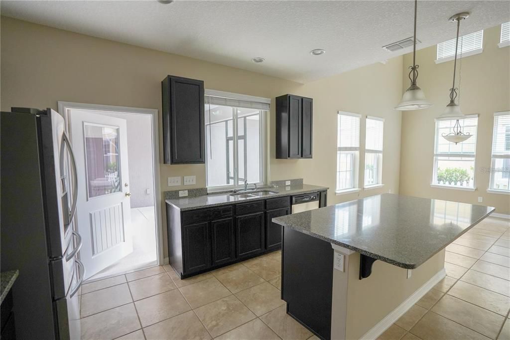 En Renta: $2,395 (4 camas, 3 baños, 2175 Pies cuadrados)