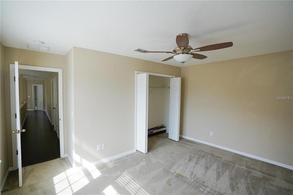 En Renta: $2,395 (4 camas, 3 baños, 2175 Pies cuadrados)