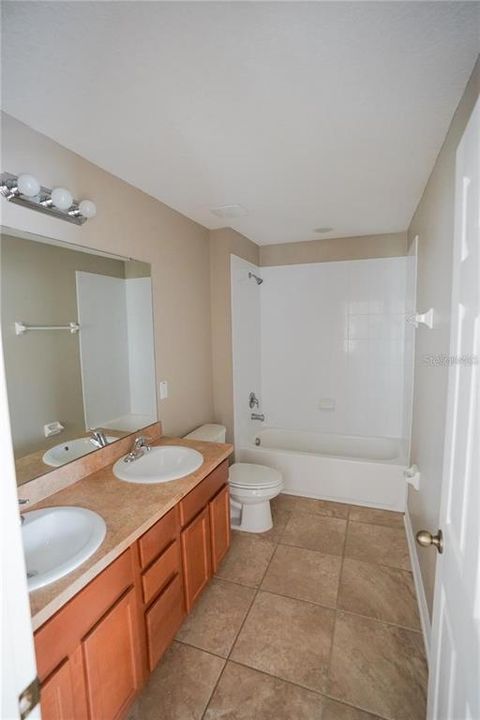 En Renta: $2,395 (4 camas, 3 baños, 2175 Pies cuadrados)