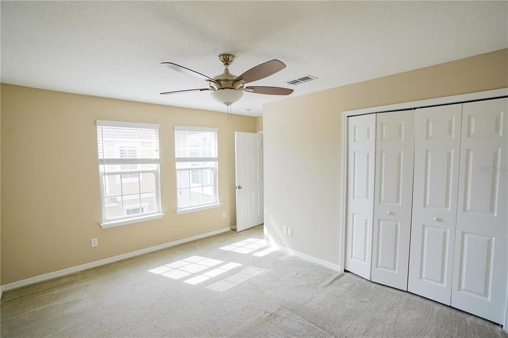 En Renta: $2,395 (4 camas, 3 baños, 2175 Pies cuadrados)