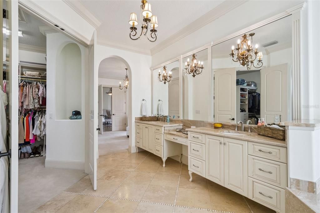 For Sale: $2,299,000 (6 beds, 5 baths, 4679 Square Feet)