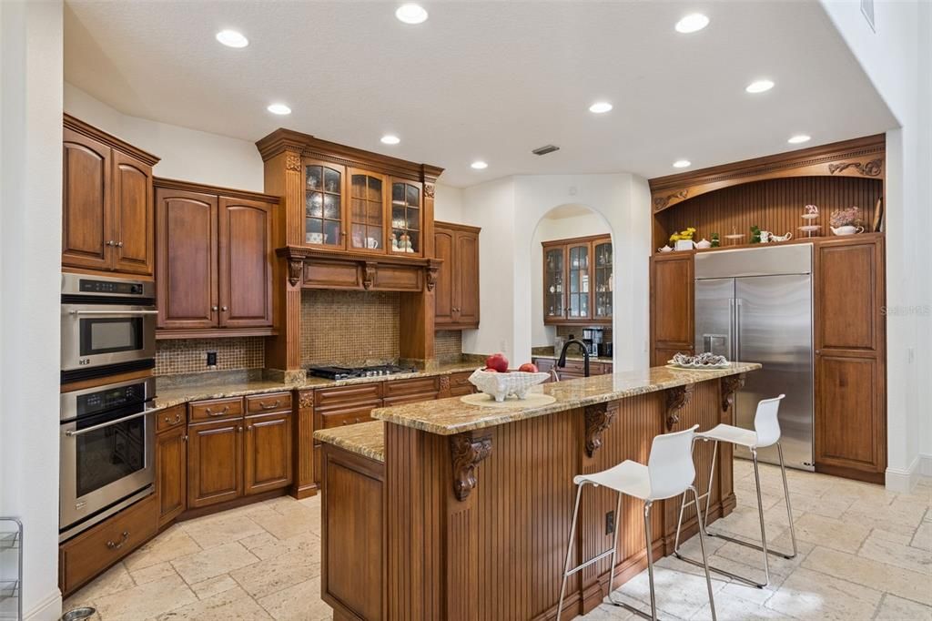 For Sale: $2,299,000 (6 beds, 5 baths, 4679 Square Feet)