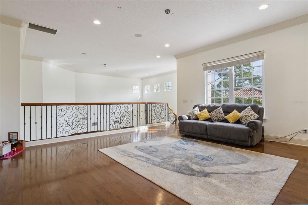 For Sale: $2,299,000 (6 beds, 5 baths, 4679 Square Feet)