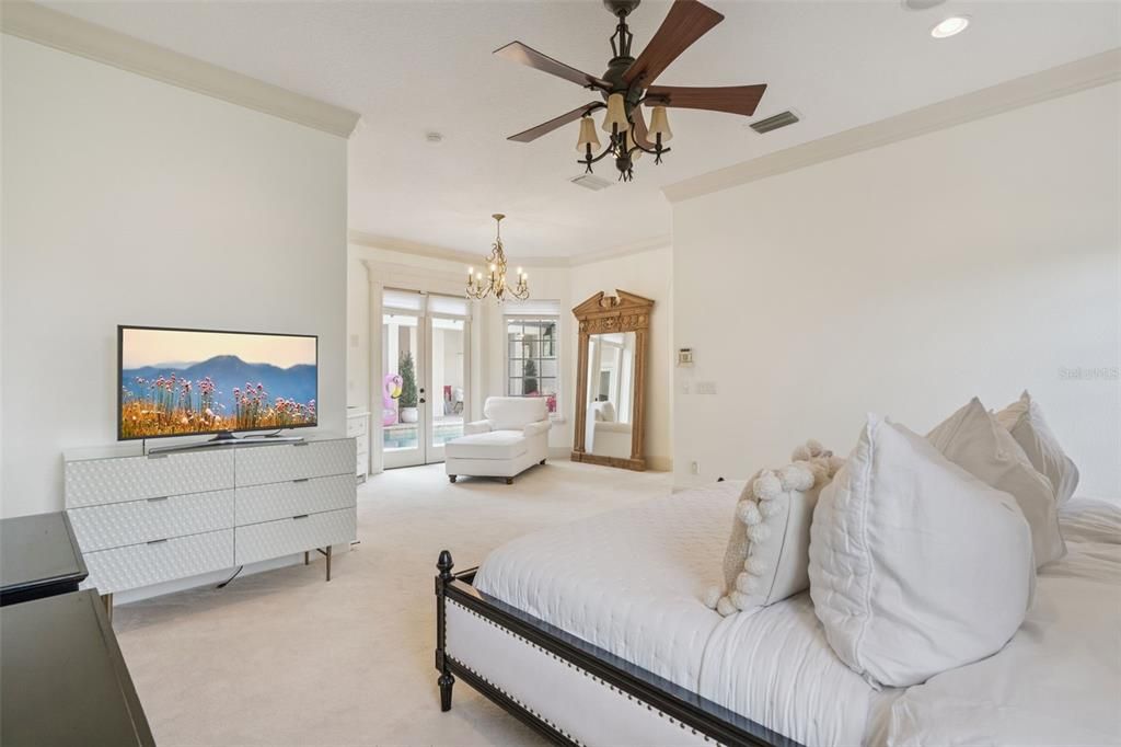 For Sale: $2,299,000 (6 beds, 5 baths, 4679 Square Feet)