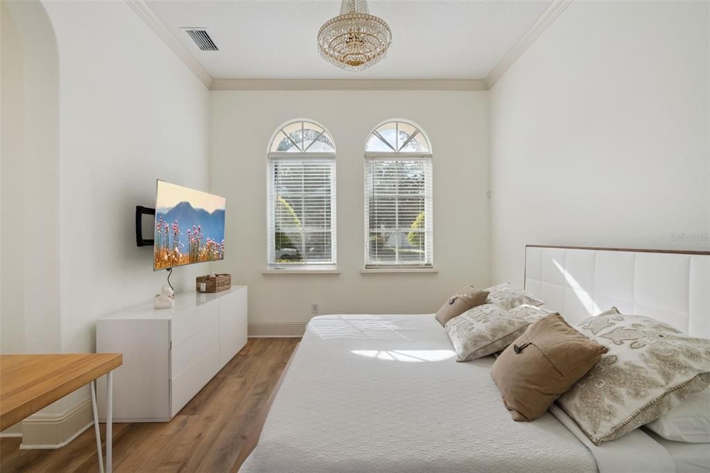 For Sale: $2,299,000 (6 beds, 5 baths, 4679 Square Feet)