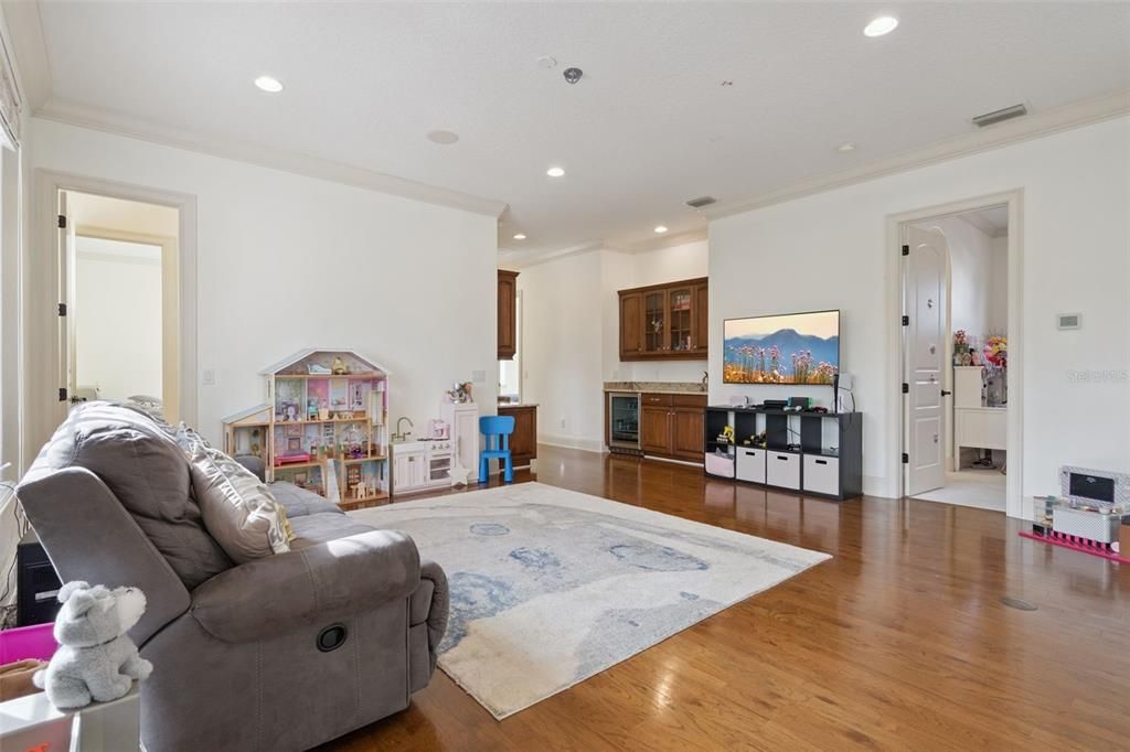 For Sale: $2,299,000 (6 beds, 5 baths, 4679 Square Feet)