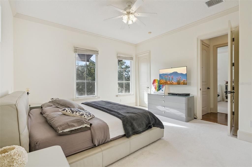 For Sale: $2,299,000 (6 beds, 5 baths, 4679 Square Feet)