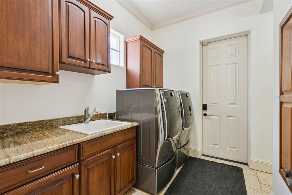 For Sale: $2,299,000 (6 beds, 5 baths, 4679 Square Feet)